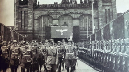 Publicată la 90 de ani de când a fost scrisă, o carte despre ascensiunea nazismului este în topul bestsellerelor din Germania FOTO