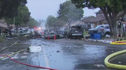 Un avion s-a prăbuşit într-un cartier din San Diego. Aproximativ 15 case au luat foc
