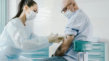 Vaccinul anti-COVID, cal troian devenit scut. Verdictul final despre serul care a speriat lumea