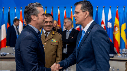 Întâlnire între Ministrul Apărării, Ionuț Moșteanu și Pete Hegseth la Summitul NATO de la Haga