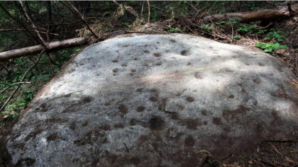 Descoperire arheologică excepțională în Bulgaria: o hartă veche de 3.000 de ani încrustată într-o piatră