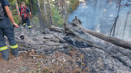 Incendiu în Munții Țibleș: Misiunea de stingere a fost reluată cu elicopterul Black Hawk
