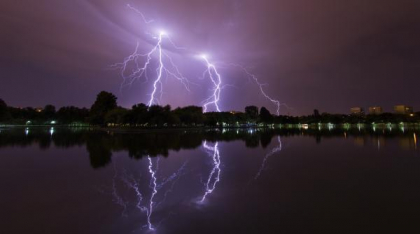 Frig și ploi torențiale în București, în următoarele zile. ANM a emis cod portocaliu de vreme rea