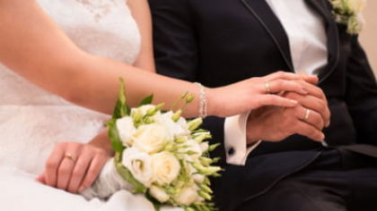 Zece cheltuieli pe care oamenii le tolerează doar pentru că toți ceilalți se prefac că sunt normale. Nunțile și lunile de miere extravagante, pe listă