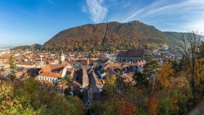O destinație din România, pe lista de recomandari pentru călătoriile de toamnă: „Păduri învăluite în ceață, castele istorice și sate medievale”