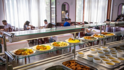 Suma pe care un student din București a plătit-o pentru un meniu complet la cantina universității. Filmarea a devenit virală: „Astea costau 8 lei acum câțiva ani”