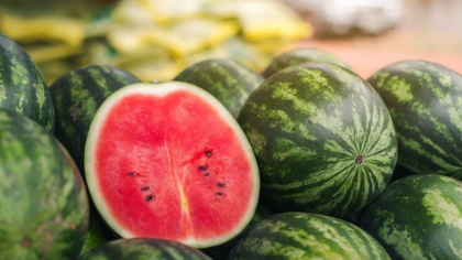 Fructul verii, o amenințare. Pepenii verzi de pe tarabele din Iași, un real pericol pentru consumatori