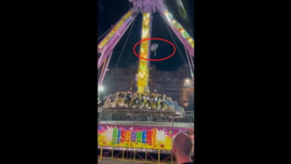 Imagini șocante într-un parc de distracții din Bacău. O bucată dintr-o instalație plină cu tineri s-a desprins în timpul funcționării VIDEO