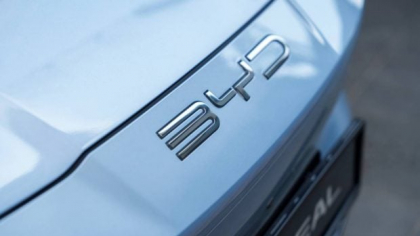 BYD lansează cel mai ieftin model al mărcii în România. Cum arată Dolphin Surf, rivalul Daciei Spring