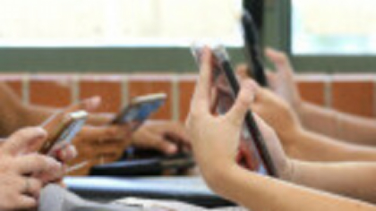 Suedia va interzice telefoanele mobile în școli din 2026. Ce elevi sunt vizați denoua măsură