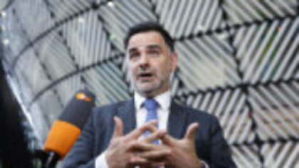 Franţa, în alertă: Donald Trump ameninţă cu suprataxe de 50% pentru vinuri şi cosmetice. „O situaţie absolut insuportabilă”