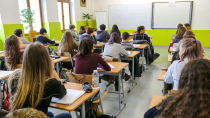 Categoria de elevi care încasează 500 de lei şi după începerea anului şcolar. Guvernul a adoptat ordonanţa de urgenţă