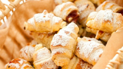 Cea mai gustoasă rețetă pentru vremea rece. Cum prepari rapid cornulețe cu dovleac, un desert pe care nu-l vei uita niciodată
