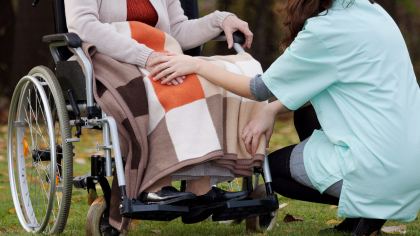 Dacă am certificat de încadrare în grad de handicap, se mai poate pune poprire? Explicația avocatului Adrian Cuculis