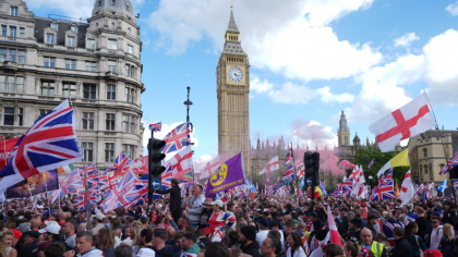 Starmer apără dreptul la protest pașnic, dar condamnă violențele asupra polițiștilor la marșul anti-imigrație din Londra