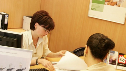 Ce marje de câştig mai au băncile pe retail. Băncile au stat cu marjele de câştig pe retail la sub 3% în primele cinci luni din 2025, uşor mai scăzute decât în 2024