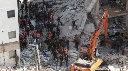 Oamenii din Bat Yam, unde o rachetă iraniană a spulberat un bloc: "Trebuia să atacăm mai devreme. Ei sunt slabi, noi suntem puternici"