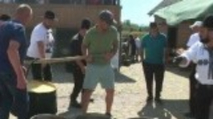 Sărbătoare mare pe Valea Jiului. S-au pregătit ceaune cu sute de kilograme de mâncare pentru petrecerea Momârlanilor