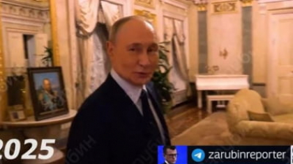 Imagini rare din apartamentul lui Vladimir Putin de la Kremlin. Cu cine povestește liderul rus că a băut ceai în locuința sa