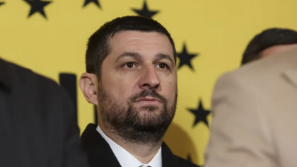 Planul AUR pentru atragerea românilor din diaspora: cumpără proprietăţi de la unii cetăţeni şi le oferă pe un leu celor care revin în ţară din străinătate. În acelaşi timp, condamnă deficitul bugetar uriaş