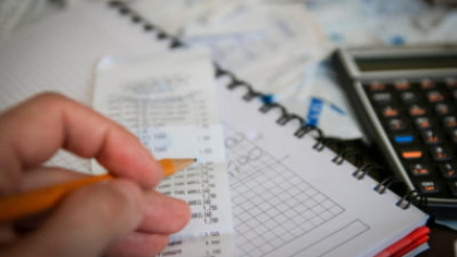 „Este fundația pentru tot”: cum își gestionează cuplurile banii. "Am așteptat până în al 20-lea an de căsnicie pentru a ne ține banii la comun"