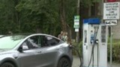 Au început să apară mai multe stații pentru maşinile electrice. Specialiștii estimează că numărul lor depășește 5.000
