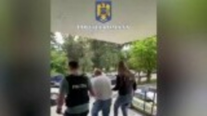 Bărbatul care a incendiat o mașină în a doua zi de Paște a fost prins. Ar fi produs pagube de peste 40.000 de euro
