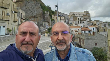 Există o mulțime de case de 1 euro ascunse în toată Sicilia. Doi frați le caută pentru cei care le doresc și totul costă foarte puțin