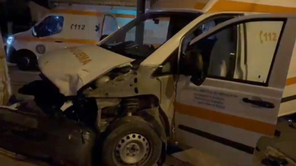 Ambulanță aflată în misiune, lovită în Constanța de un șofer neatent. O asistentă medicală a fost rănită