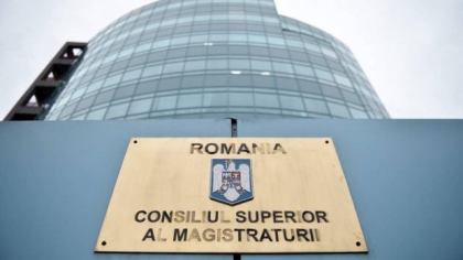 CSM îl contrazice pe premierul Bolojan în privința vârstei medii de pensionare a judecătorilor: „Scopul e dezinformarea societăţii şi ostilizarea acesteia”