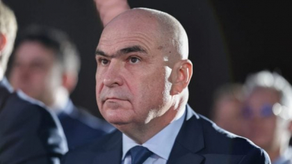 Nu guvern de sacrificiu, ci țară sacrificată de ei
