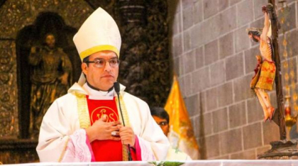 Scandal în Biserica Catolică. Un episcop a fost prins cu 17 amante. Un mesaj trimis din greșeală l-a dat de gol