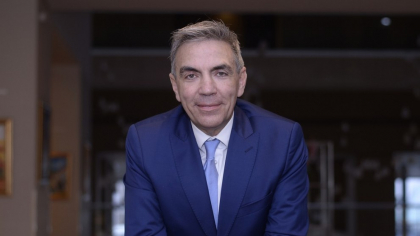 Dragoş Anastasiu revine asupra reducerii salariilor cu 20% la cei care câștigă mai bine decât președintele. „Există o lege, poate dona”