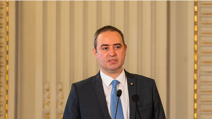 Deşi e membru al CA al BNR şi a avut numai funcţii la stat, noul ministru de finanţe, Alexandru Nazare, şi-a dat seama că toată creşterea economică este falsă: „A fost doar o creştere pe datorie“