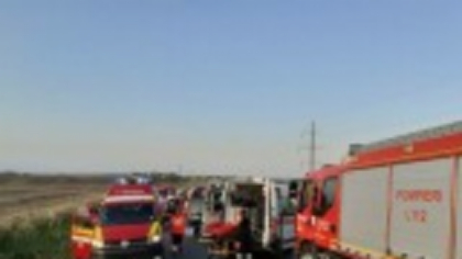 Planul Roşu de Intervenţie, activat după ce un microbuz şi o mașină s-au ciocnit, în Suceava. Au fost implicate zece persoane