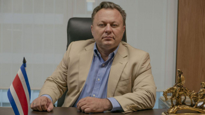 Dragoș Dolănescu: „Reprezintă Simion întregul popor român? Nu cred și nu vreau să cred” / Mesaj pentru diaspora: „Ți-ar plăcea să fii dat afară din țara în care te afli doar pentru că un extremist a ajuns la putere?”