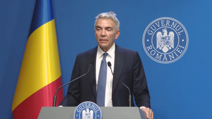 Vicepremierul Dragoş Anastasiu, într-o conferinţă de presă în care explică scandalul din ultimele zile: Pe mine s-au pus toate reflectoarele. Atunci când deranjezi, lumea reacţionează. Dosarul meu a fost public mereu, şi cand am fost numit la Cotroceni