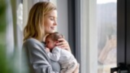 Care va fi suma minimă primită de mamele în concediu de îngrijire a copilului. Fără excepții la impozitul pentru sănătate