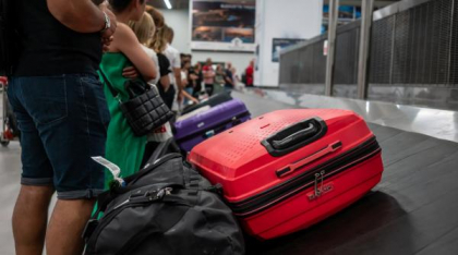 Ryanair își plătește angajații cu bonusuri de 2,5 euro pentru fiecare bagaj de mână supradimensionat depistat la pasageri