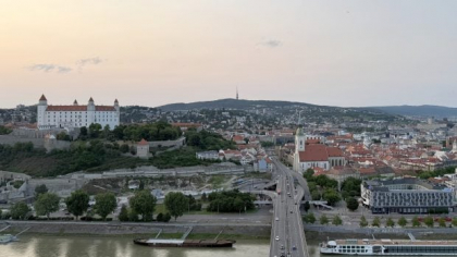 Spionaj, petreceri secrete și mese fastuoase. Povestea castelului cu bijuterii regale, de unde se văd trei țări