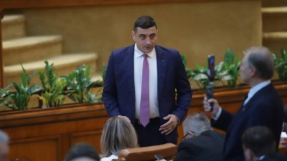 Aveți 5 vicepremieri, 5 vicepremieri, 5, înțelegeți, 5 vicepremieri. Și voi faceți apel la austeritate: discursul lui George Simion la moțiunea de cenzură