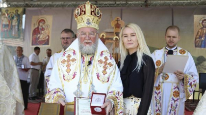 Cătălin Cherecheș, închis pentru corupție, a fost decorat de Episcopie. Soția a mers să ridice distincția