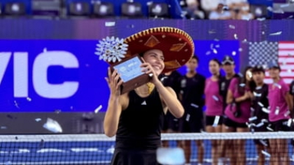 Noua senzație a tenisului: are doar 17 ani și deja a câștigat primul titlu WTA 500 
VIDEO
