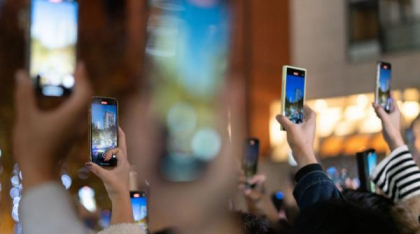 Orașul care a limitat la 2 ore pe zi folosirea smartphone-urilor de către localnici