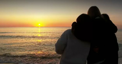 Cum se distrează tinerii în Vama Veche, în vacanța de 1 Mai: „Mâncarea e fudulie, băutura-i temelieee” / Altfel de petreceri în Mamaia: „Poate 1.000 – 1.500 euro. Nu e așa mult”