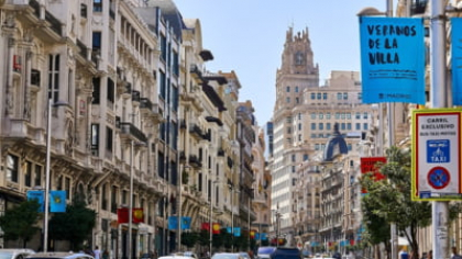 Spania spune „ajunge!”. Cum vor schimba noile reguli vacanțele turiștilor în 2025