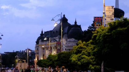 Cât ajung să cheltuie adolescenții într-o zi de weekend petrecută pe Calea Victoriei?
