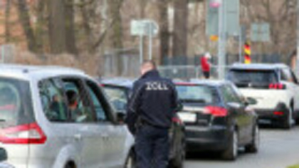 Descoperire de 150.000 de euro în BMW-ul unui român, în Germania. Ce au găsit vameșii după un control
