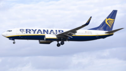 Un avion al Ryanair a aterizat cu combustibil rămas doar pentru câteva minute, după mai multe încercări eșuate din cauza vremii. „Zguduit puternic și sărea, se simțea că se lupta cu vântul”