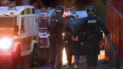 Un român a furat dintr-o casă abandonată în timpul protestelor din Irlanda de Nord obiecte de mii de lire, pe care „le ținea în siguranță”